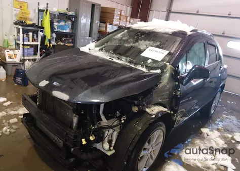 2018 Chevrolet Trax Premier z USA, uszkodzony, nr VIN 3GNCJRSB6JL411251